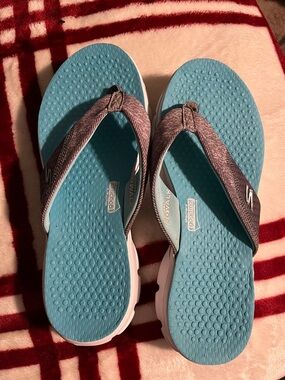 Skechers Women's Teal Footbed Gray Strap Flip Flops